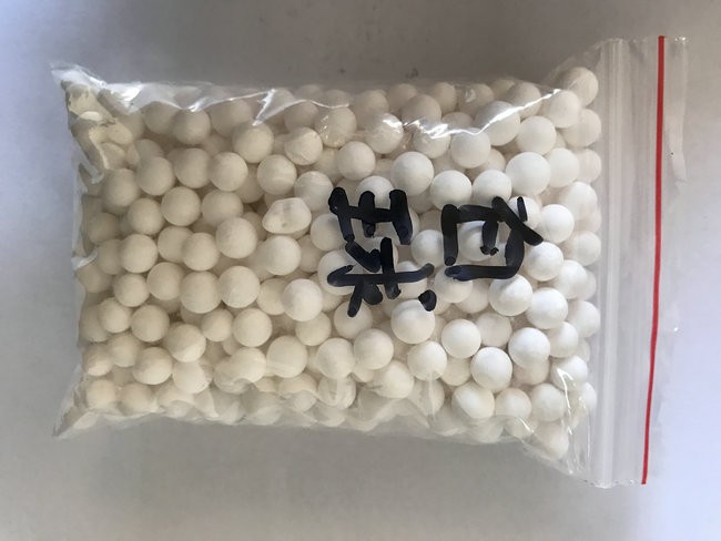 白色礦化球